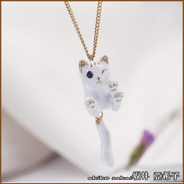 『坂井．亞希子』可愛藍眼擺尾招財貓造型項鍊(尾牙可擺動) -單一款式