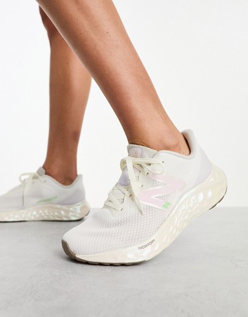 New Balance Running Fresh Foam Arishi V4 trainers in white