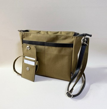 剛剛好適合日常生活的 整理高手 CORDURA®輕量肩背包 (卡其米色)