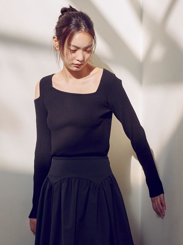 Cut Out Ribbed Knit Pullover_Black