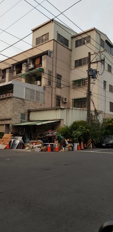 大灣國中仁雄商圈三角窗雙車庫店住｜高雄市仁武區赤東一街