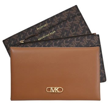 MICHAEL KORS EMPIRE 大容量寬版旅用三合一收納包/大手拿包(焦糖色)