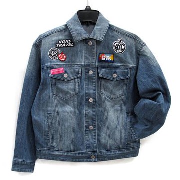 MICHAEL KORS 徽章款 Kors頭等艙飛行水洗牛仔外套(水洗牛仔藍)