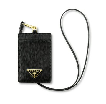 Prada Vitello 防刮皮革 LOGO 吊牌1MC007 2DDU F0002 (限量現貨)【 菲尼斯 國際精品 ★ 疊加現抵$1520 】