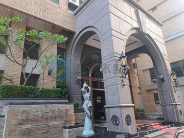【皇苑創世紀】福山雙學區稀有邊間採光三房｜高雄市左營區文自路