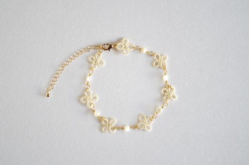 梭織蕾絲小花和珍珠母手鍊