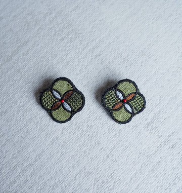 柳葉綠 小圈花繡線銀針耳環一對