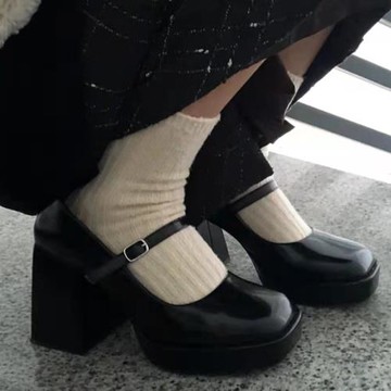 赫本粗跟瑪麗珍鞋女2026新款早春一字帶單鞋淺口方頭高跟小皮鞋