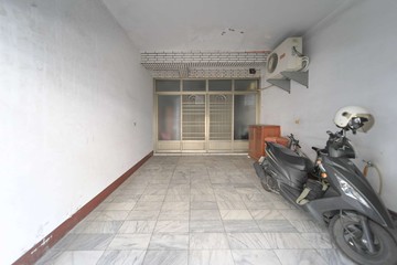 陽明國中│ 車庫透天│明星雙學區｜高雄市三民區澄平街