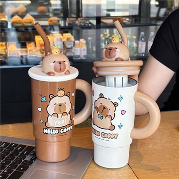 可愛卡皮巴拉搪膠桌面學生手柄杯堅固提環方便攜帶吸管設計水杯