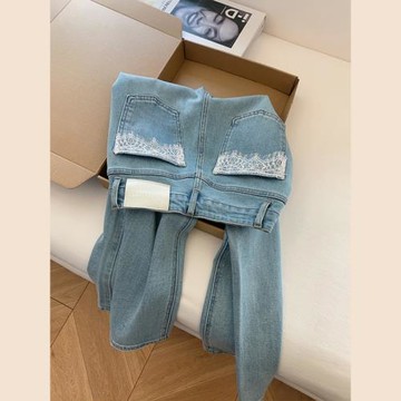 (免運)淺藍色蕾絲花邊拼接牛仔褲闊腿寬松煙管法棍窄版直筒長褲子女25春