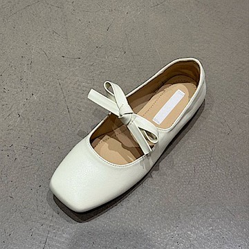 DONGCHICHI 素素的就很可愛 蝴蝶結 方頭 娃娃鞋 米白色 F010