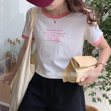 La Belleza圓領撞色滾邊英文字印花馬卡龍色短版棉質T恤