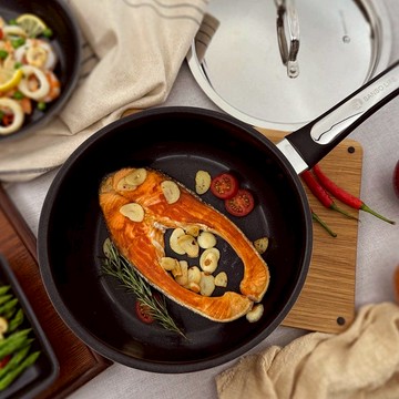 不鏽鋼不沾平底深鍋 24cm (附不鏽鋼蓋)