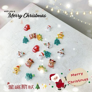 千千美學｜-現貨-7款Q萌聖誕飾品(1包5入)特殊美甲飾品材料鑽飾大鑽合金屬飾品平底貼極光鏡面立體愛心蝴蝶結