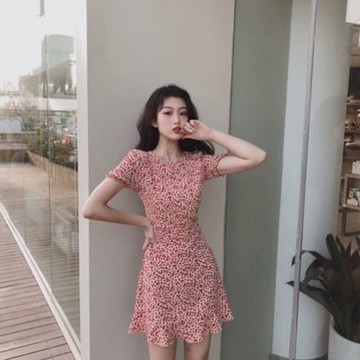 2022年新款小眾設計女裝韓版復古仙女短款碎花連衣裙圓領法式日系