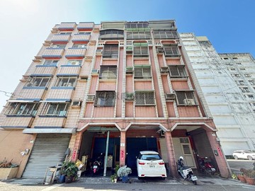 草衙商圈 正樓高 騎樓式 10米道路透天｜高雄市前鎮區佛西街