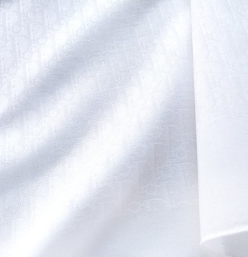 Christian Dior Vintage 手帕 – 白色緹花標誌圖案 19 x 18 英吋