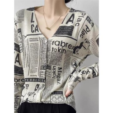 2025新款V領針織開衫女寬松短款字母印花亮絲羊毛衫薄款毛衣外套