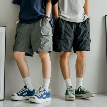 【YIJIAYI】特殊剪裁八口袋斜拉鍊短褲 拉鍊短褲 寬鬆短褲 口袋短褲 休閒短褲 短褲 多口袋 (SB0627)