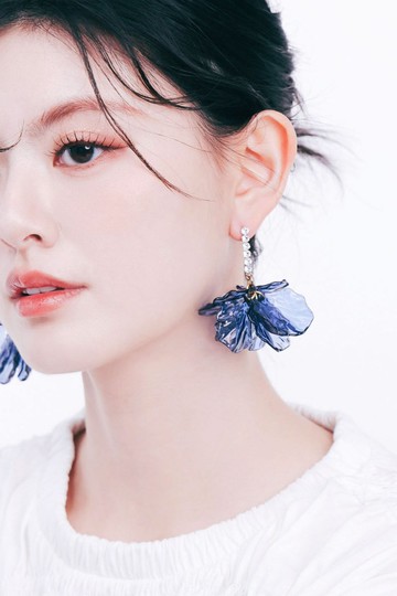 COR-DATE / 童趣花語 / 深藍色花瓣飛揚耳環