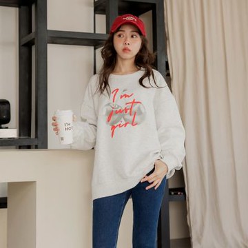 OB嚴選-休閒英文櫻桃造型印花寬鬆大學T《AB20883-》