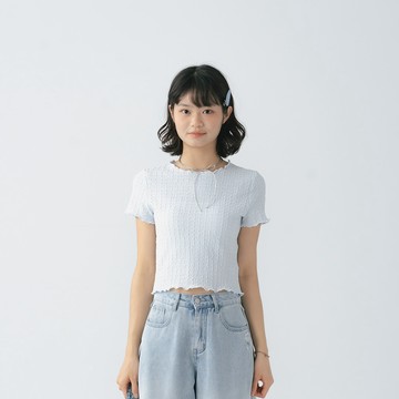 QUEENSHOP_S 女裝 短袖 立體緹花紋理木耳邊短版短袖上衣-藍S/M 現+預 【01099810】