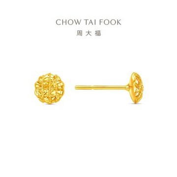 周大福 ING系列 爆閃小方糖 鏤空滿天星 黃金耳環