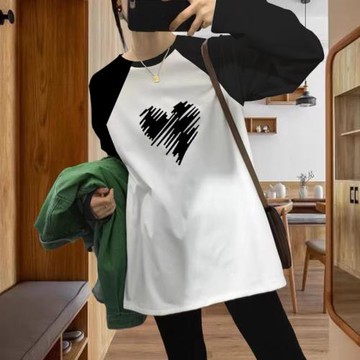 大碼2025新款插肩長袖t恤女中長款寬松秋歐貨愛心體恤上衣打底衫