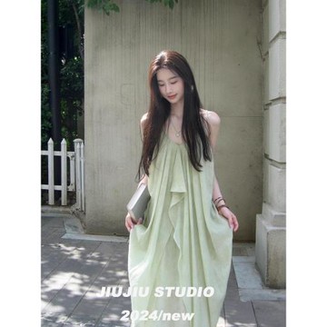 法式薄荷綠色v領掛脖吊帶連衣裙女夏季海邊度假露背垂感長款裙子
