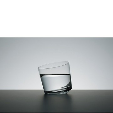 傾斜玻璃杯