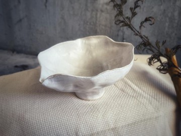 桌上的白陶糖霜 / 芬芳茶席 牡丹茶海