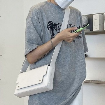 方盒包 硬殼包 馬鞍包 小方包 信封包 斜背包 翻蓋包 韓國包 名牌包包 復古包包 男生小包包 情侶包包 粗肩帶 223