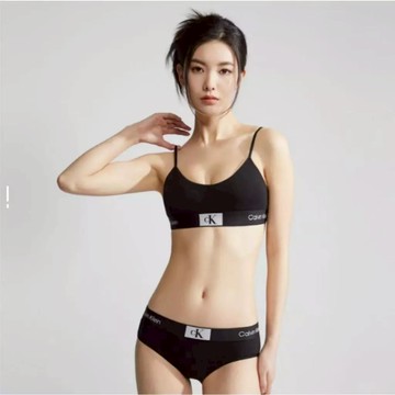 美美代購 吊带抹胸CK96細帶運動內衣 Logo印花薄墊細肩帶文胸  女款 黑色 灰色 配禮盒