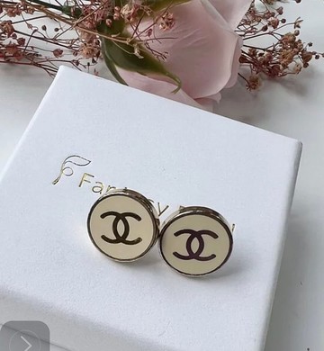 老件新作 粉金CC Logo鈕扣耳環Reworked