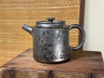 台灣名家周聖鈞【釉變】手作黑金屬流釉壺002