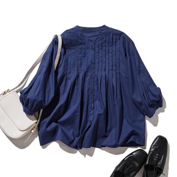 細緻壓褶設計，增添豐富層次感，七分袖棉麻混紡襯衫，海軍藍，250425-5