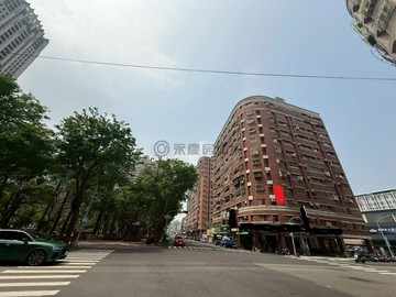 高鐵捷運旁新光三越 三角窗燙金店面｜高雄市左營區重愛路