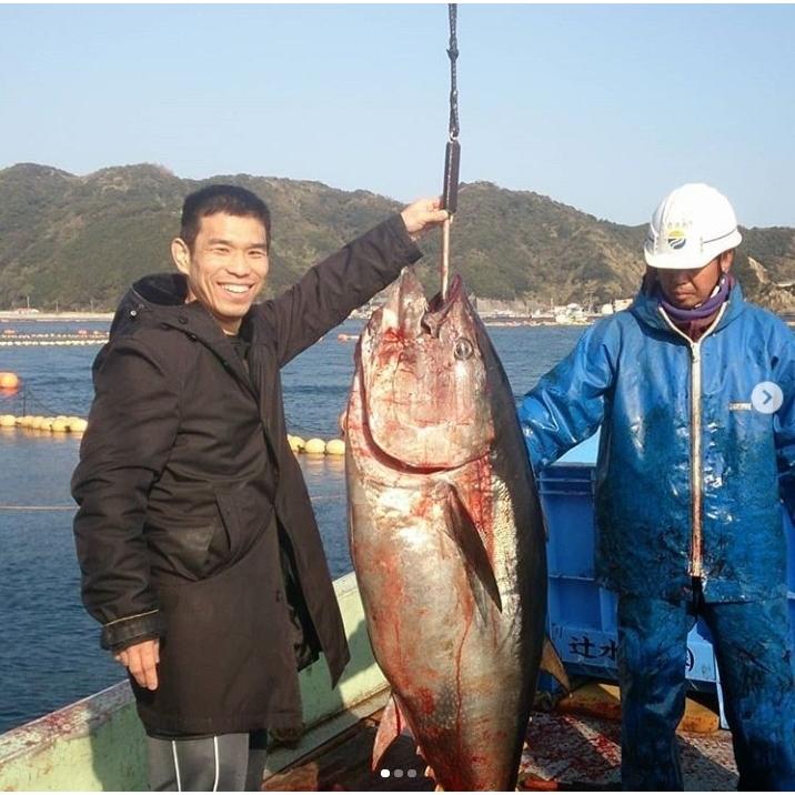 年末年始 グルメ 海鮮 ギフト 本マグロ中トロ 300g ブロック 柵 まぐろ マグロ 鮪 刺身 おつまみ ごちそう 解凍レシピつき 2〜3人前