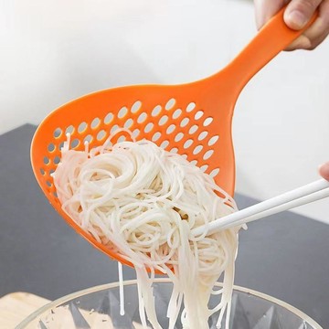 💖新品✨臺灣出貨✨撈麪勺大漏勺 家用廚房撈麪餃子餛飩瀝水濾網 笊籬長柄加厚大勺子