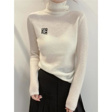 秋冬款堆堆領寬松刺繡純色羊絨衫