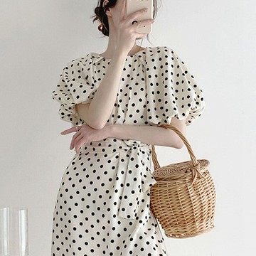 2022春夏季新款法式氣質高級感輕奢風小眾開叉波點連衣裙子女神范