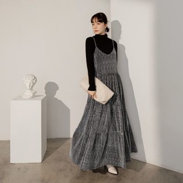 OB嚴選中大尺碼-閃亮銀線層次剪裁細肩帶長洋裝《DA10282》