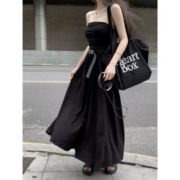 高級感休閑抹胸連衣裙女夏季顯瘦一字肩露背黑色裙子性感辣妹長裙