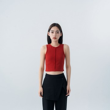 QUEENSHOP_S 女裝 短袖 前中褶線設計短版削肩背心-紅S/M 現+預 【01150485】
