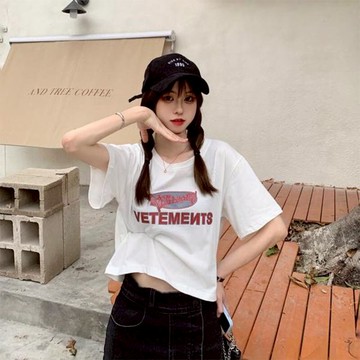 正肩短袖T恤女新款夏ins潮短款露肚臍寬松半袖設計感小眾上衣