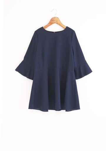 i'm 喇叭形剪接上衣