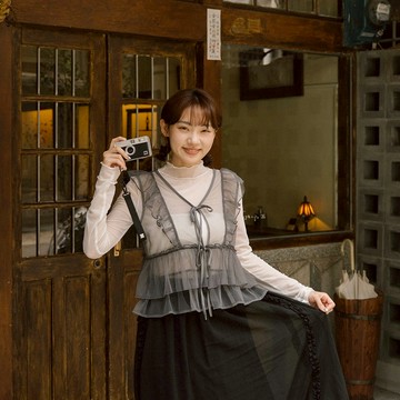 QUEENSHOP_F 荷葉綁帶造型透紗背心罩衫 三色售 現+預 【01099103】