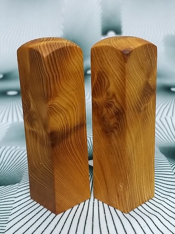台灣檜木6分閃光印章 1對 7*1.8cm正方 500元~B8