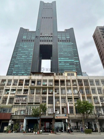 亞灣~臨路蛋黃區面海景公寓三樓｜高雄市苓雅區成功二路